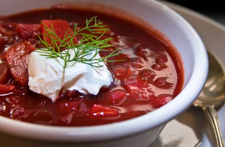 Borscht_served