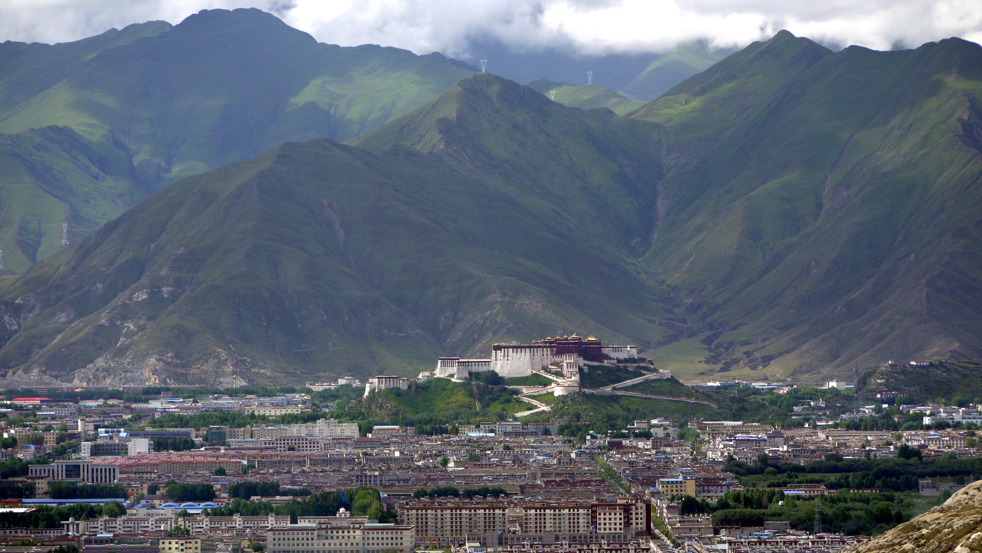 lhasa_from_the_pabonka_monastery