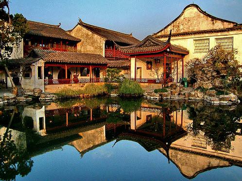 Tô Châu giản thể phồn thể bính âm Szhu tên cổ -Ngô là một thành phố với một lịch sử lâu đời nằm ở hạ lưu sông Dương Tử và trên bờ Thái Hồ thuộc tỉnh Giang Tô Trung Quốc