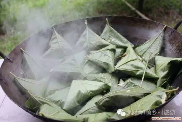 bánh gạo hấp lá du đồng